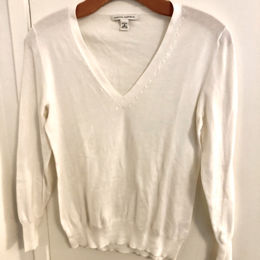 Banana Republic Women’s Cotton V-Neck Sweater Worn only Once.